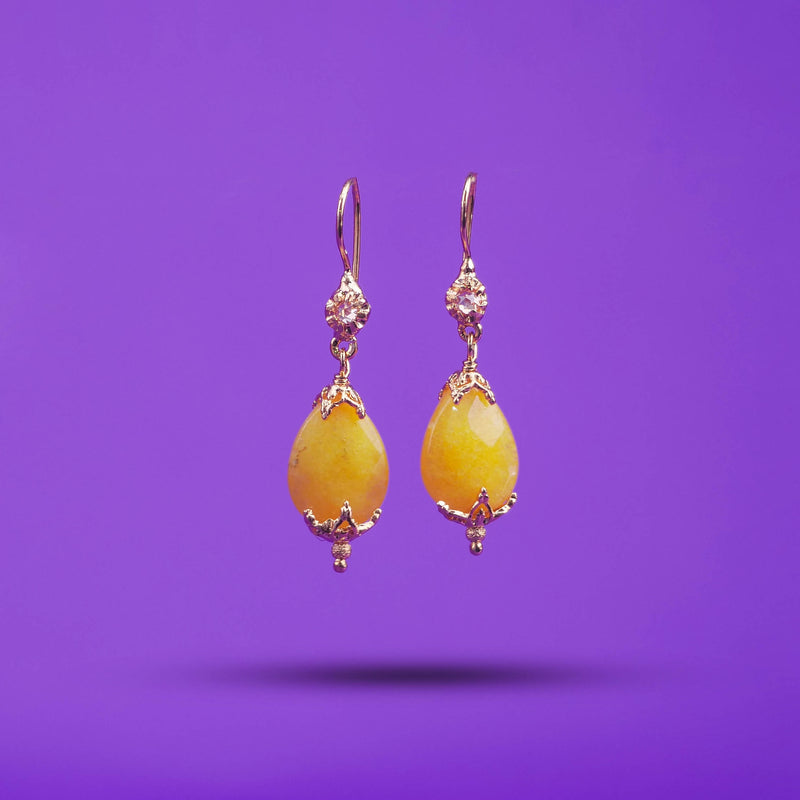 Boucles d'oreilles aventurine jaune avec une larme de poire lisse, en argent plaqué or
